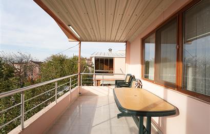 C21 Cius; Adliye Köyünde Deniz Manzaralı 2 Katlı Bahçeli Ev