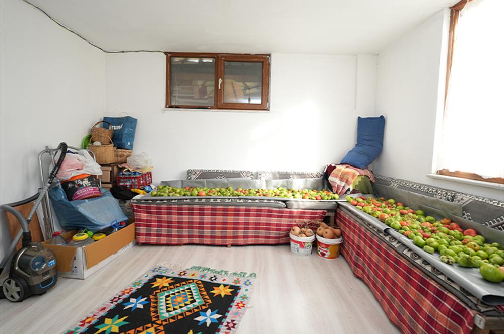 C21 Cius; Adliye Köyünde Deniz Manzaralı 2 Katlı Bahçeli Ev