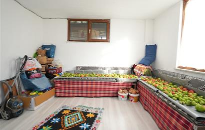 C21 Cius; Adliye Köyünde Deniz Manzaralı 2 Katlı Bahçeli Ev