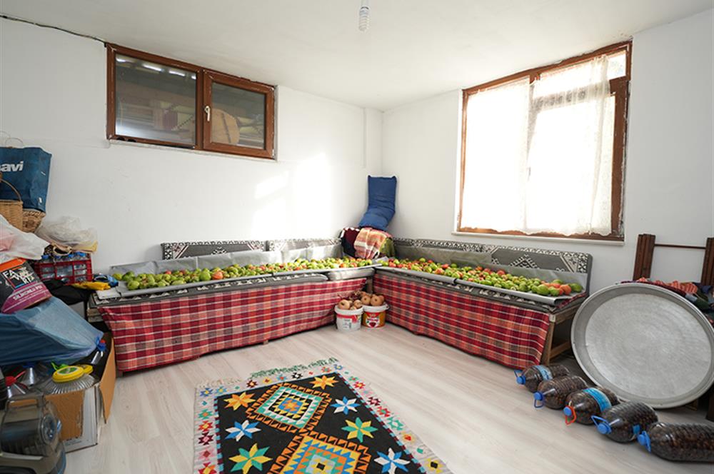 C21 Cius; Adliye Köyünde Deniz Manzaralı 2 Katlı Bahçeli Ev