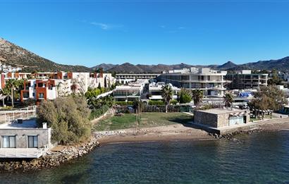 Denize 10 Adım Mesafede Havuzlu Site İçinde 3+1 Bahçe Katı Daire