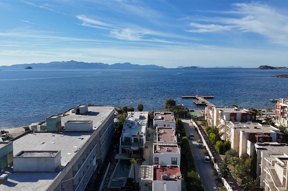 Denize 10 Adım Mesafede Havuzlu Site İçinde 3+1 Bahçe Katı Daire