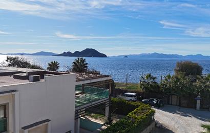 Denize 10 Adım Mesafede Havuzlu Site İçinde 3+1 Bahçe Katı Daire