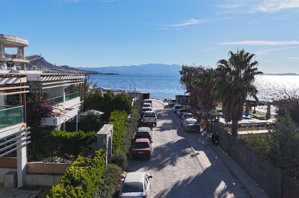 Denize 10 Adım Mesafede Havuzlu Site İçinde 3+1 Bahçe Katı Daire