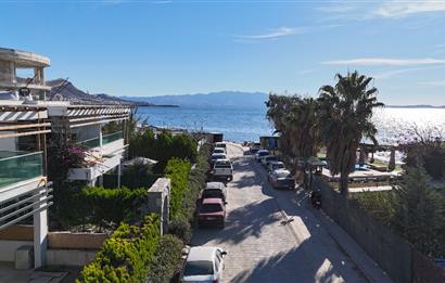 Denize 10 Adım Mesafede Havuzlu Site İçinde 3+1 Bahçe Katı Daire