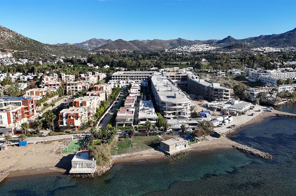 Denize 10 Adım Mesafede Havuzlu Site İçinde 3+1 Bahçe Katı Daire