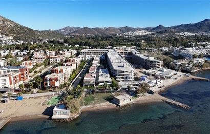 Denize 10 Adım Mesafede Havuzlu Site İçinde 3+1 Bahçe Katı Daire