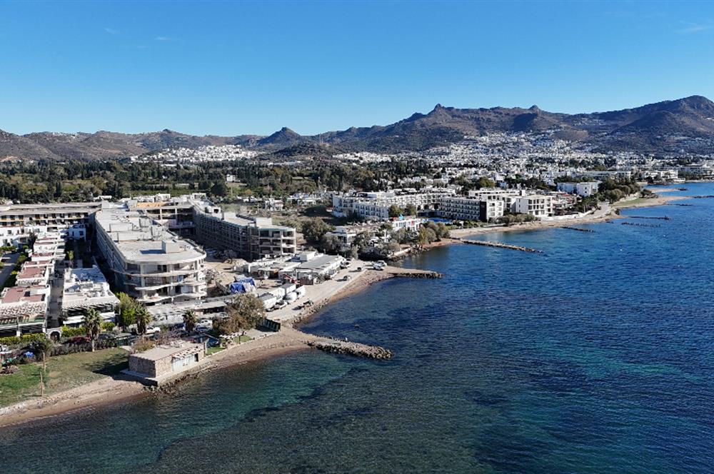 Denize 10 Adım Mesafede Havuzlu Site İçinde 3+1 Bahçe Katı Daire