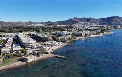 Denize 10 Adım Mesafede Havuzlu Site İçinde 3+1 Bahçe Katı Daire