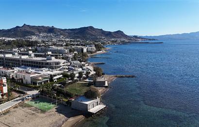 Denize 10 Adım Mesafede Havuzlu Site İçinde 3+1 Bahçe Katı Daire