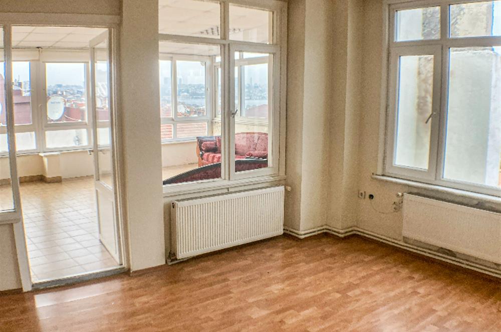 Üsküdar'da Teraslı Kiralık 2+1 Daire