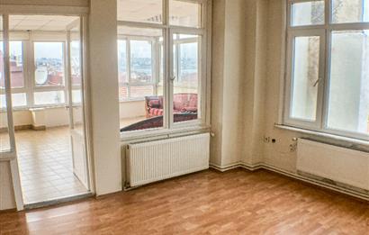 Üsküdar'da Teraslı Kiralık 2+1 Daire