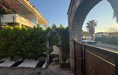 Denize 10 Adım Mesafede Havuzlu Site İçinde 3+1 Bahçe Katı Daire