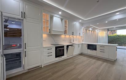 Denize 10 Adım Mesafede Havuzlu Site İçinde 3+1 Bahçe Katı Daire