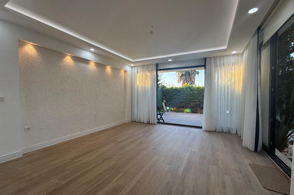 Denize 10 Adım Mesafede Havuzlu Site İçinde 3+1 Bahçe Katı Daire