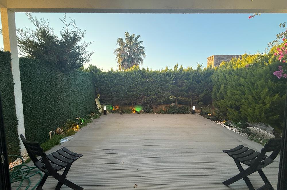 Denize 10 Adım Mesafede Havuzlu Site İçinde 3+1 Bahçe Katı Daire