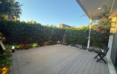 Denize 10 Adım Mesafede Havuzlu Site İçinde 3+1 Bahçe Katı Daire