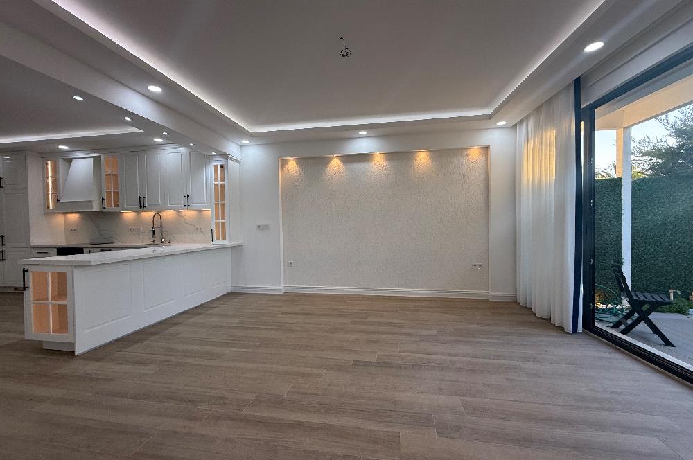 Denize 10 Adım Mesafede Havuzlu Site İçinde 3+1 Bahçe Katı Daire