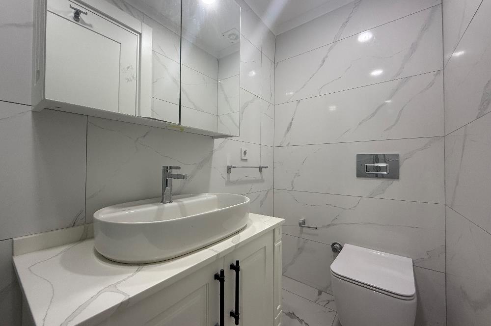 Denize 10 Adım Mesafede Havuzlu Site İçinde 3+1 Bahçe Katı Daire