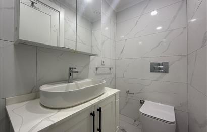 Denize 10 Adım Mesafede Havuzlu Site İçinde 3+1 Bahçe Katı Daire