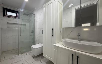 Denize 10 Adım Mesafede Havuzlu Site İçinde 3+1 Bahçe Katı Daire