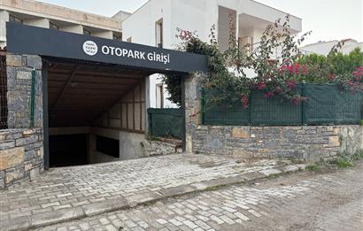 Denize 10 Adım Mesafede Havuzlu Site İçinde 3+1 Bahçe Katı Daire