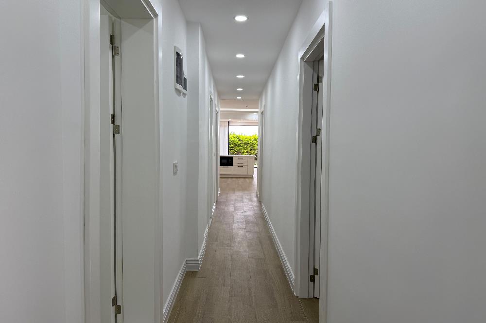 Denize 10 Adım Mesafede Havuzlu Site İçinde 3+1 Bahçe Katı Daire