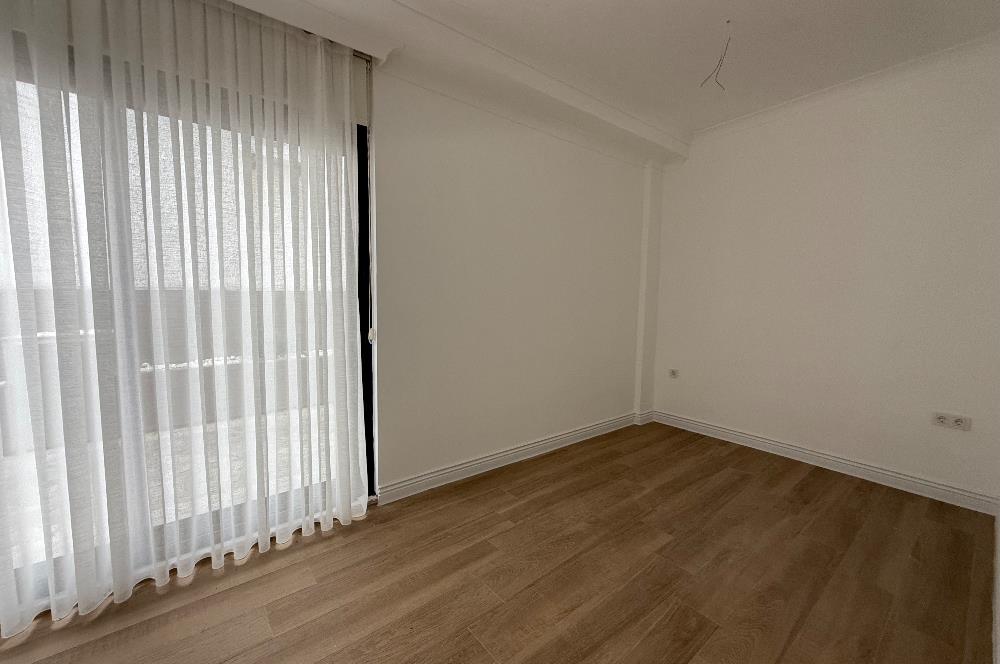 Denize 10 Adım Mesafede Havuzlu Site İçinde 3+1 Bahçe Katı Daire