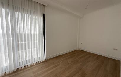 Denize 10 Adım Mesafede Havuzlu Site İçinde 3+1 Bahçe Katı Daire