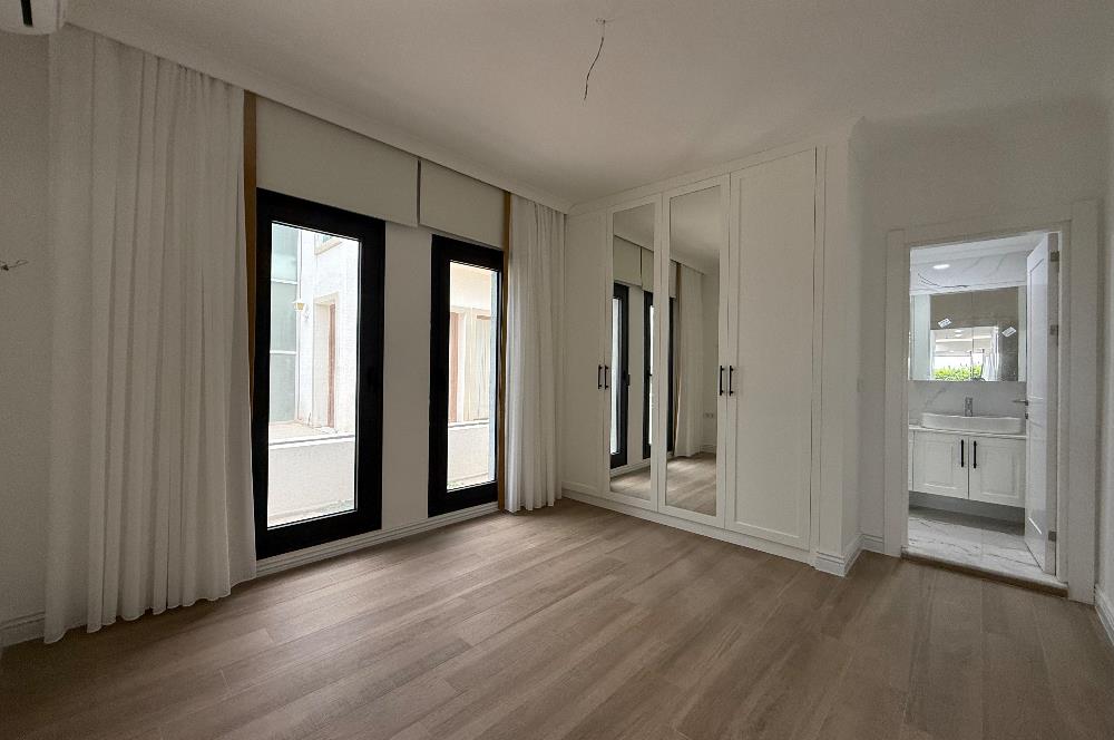 Denize 10 Adım Mesafede Havuzlu Site İçinde 3+1 Bahçe Katı Daire