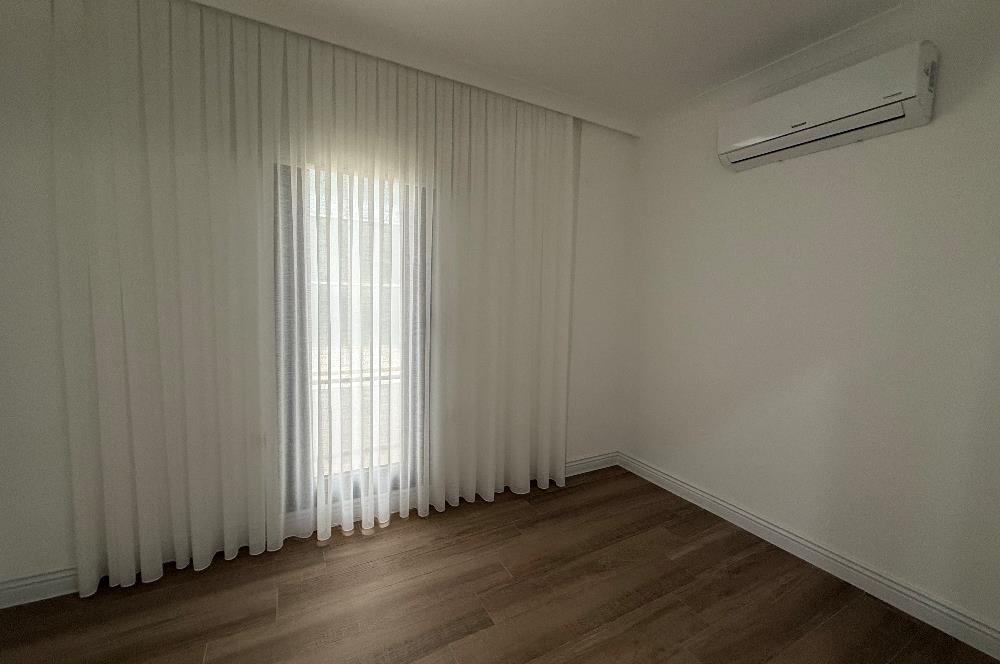 Denize 10 Adım Mesafede Havuzlu Site İçinde 3+1 Bahçe Katı Daire