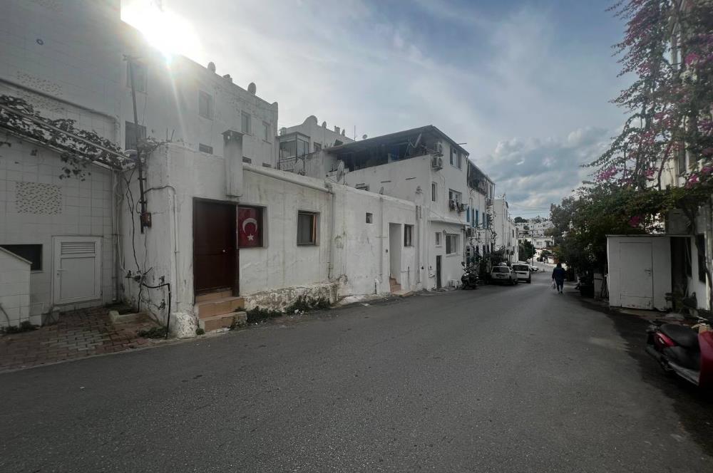 Bodrum Eskiçeşme Müstakil 2 Adet Daire ( 1+1 ve 2+1 ) Birlikte Satılık