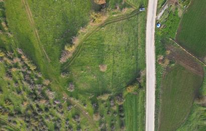 C21 BAL'DAN AKÇAKÖY'DE //ASFALTA CEPHE// 2700 M² SATILIK TARLA