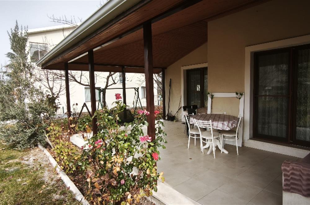 GÖLBAŞI BAHÇELİEVLER'DE GÜLKENT GÖL VİLLARIN'DA SATILIK VİLLA