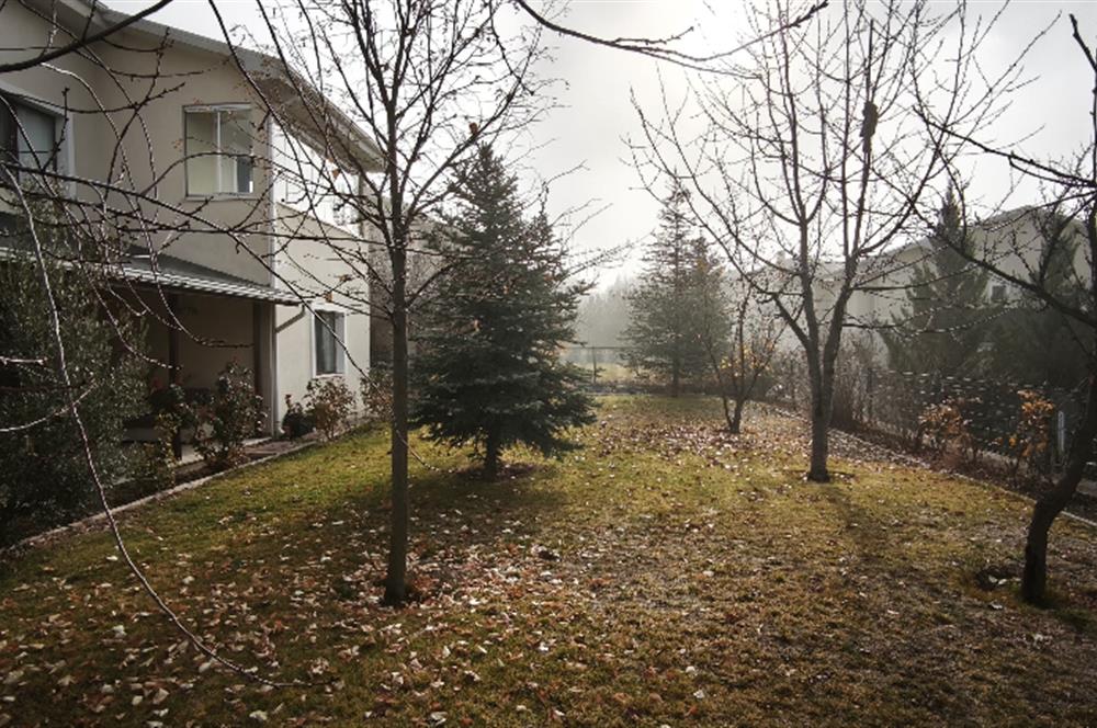 GÖLBAŞI BAHÇELİEVLER'DE GÜLKENT GÖL VİLLARIN'DA SATILIK VİLLA