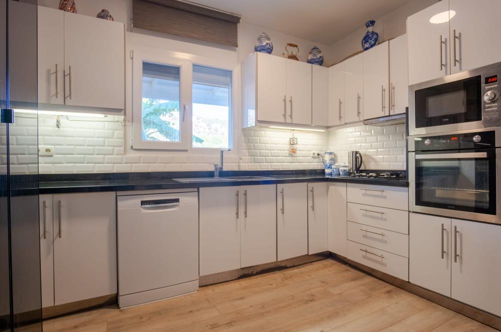 Bodrum-Konacık 4+1 satılık müstakil tripleks villa