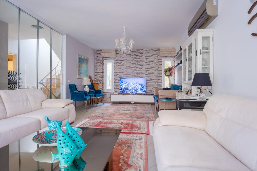 Bodrum-Konacık 4+1 satılık müstakil tripleks villa