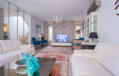 Bodrum-Konacık 4+1 satılık müstakil tripleks villa