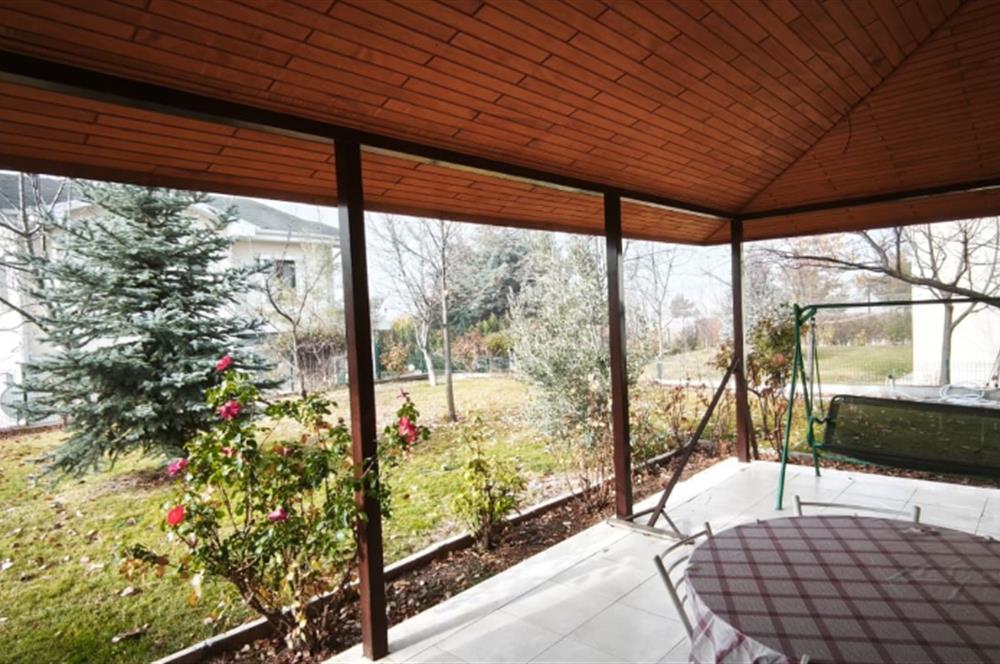 GÖLBAŞI BAHÇELİEVLER'DE GÜLKENT GÖL VİLLARIN'DA SATILIK VİLLA