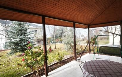 GÖLBAŞI BAHÇELİEVLER'DE GÜLKENT GÖL VİLLARIN'DA SATILIK VİLLA