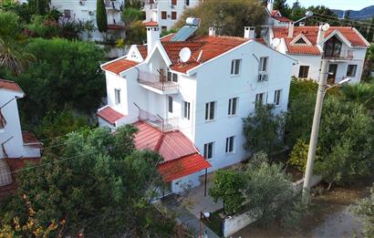 Datça Merkez'de Havuzlu Sitede Satılık 3+1 İkiz Müstakil Villa