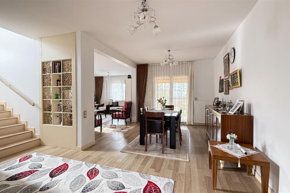 GÖLBAŞI BAHÇELİEVLER'DE GÜLKENT GÖL VİLLARIN'DA SATILIK VİLLA