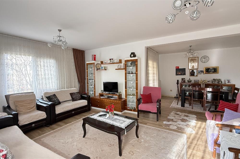 GÖLBAŞI BAHÇELİEVLER'DE GÜLKENT GÖL VİLLARIN'DA SATILIK VİLLA