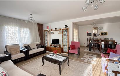 GÖLBAŞI BAHÇELİEVLER'DE GÜLKENT GÖL VİLLARIN'DA SATILIK VİLLA