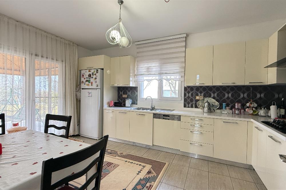 GÖLBAŞI BAHÇELİEVLER'DE GÜLKENT GÖL VİLLARIN'DA SATILIK VİLLA