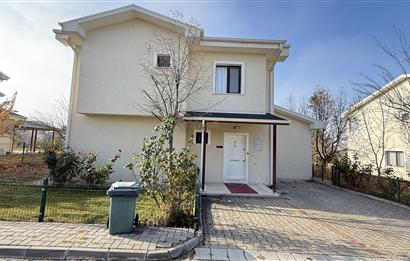 GÖLBAŞI BAHÇELİEVLER'DE GÜLKENT GÖL VİLLARIN'DA SATILIK VİLLA