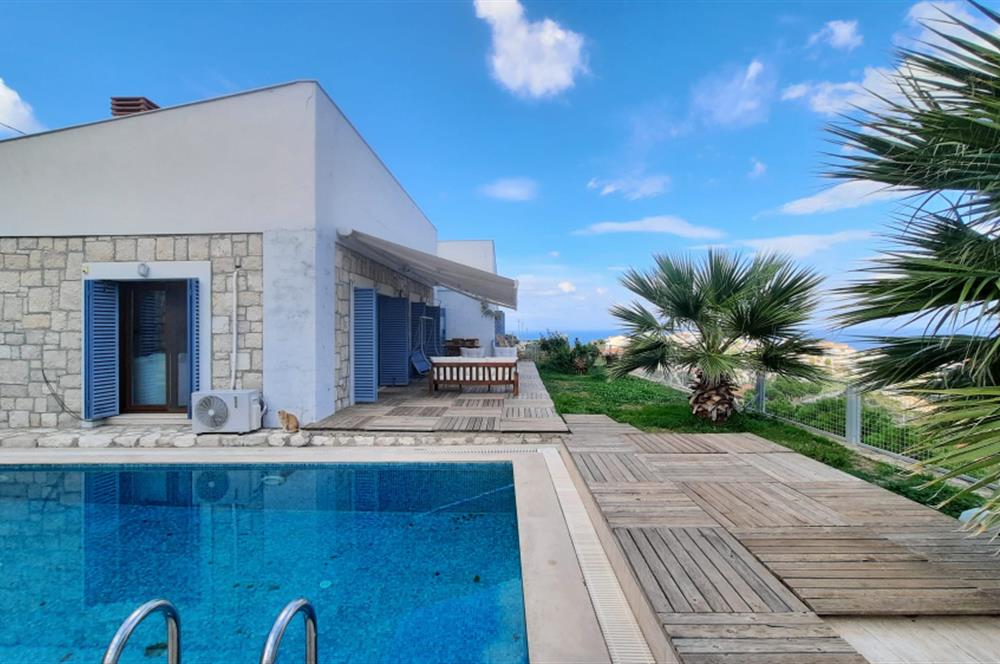 İZMİR KARABURUNDA SATILIK 4+3 VİLLA