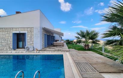 İZMİR KARABURUNDA SATILIK 4+3 VİLLA