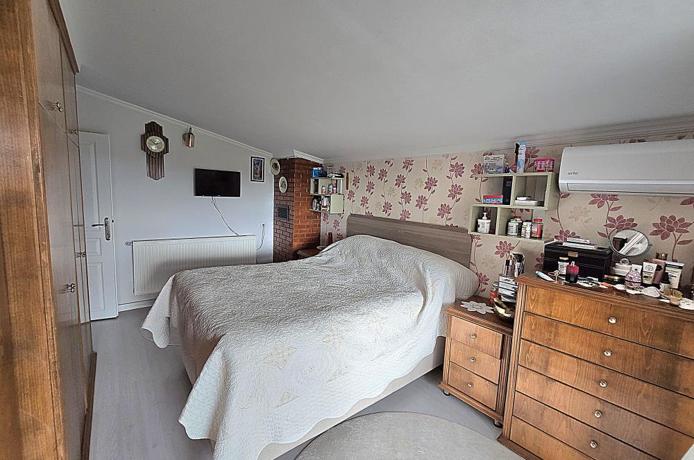 SİTE İÇERİSİNDE DOĞA MANZARALI HAVUZLU BAHÇELİ BAKIMLI VİLLA