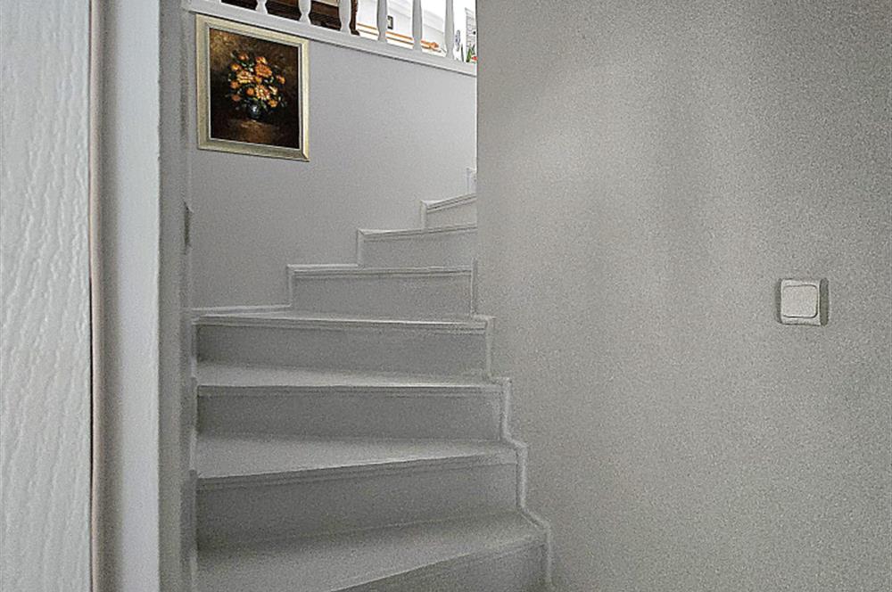 SİTE İÇERİSİNDE DOĞA MANZARALI HAVUZLU BAHÇELİ BAKIMLI VİLLA